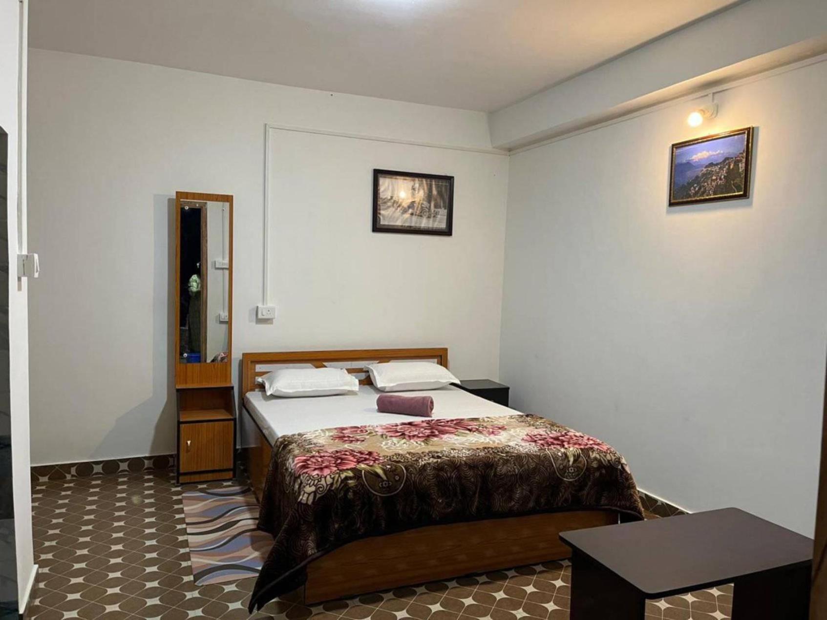Pradhan Homestay Mirik - Homestay Beside Mirik Lake Eksteriør billede