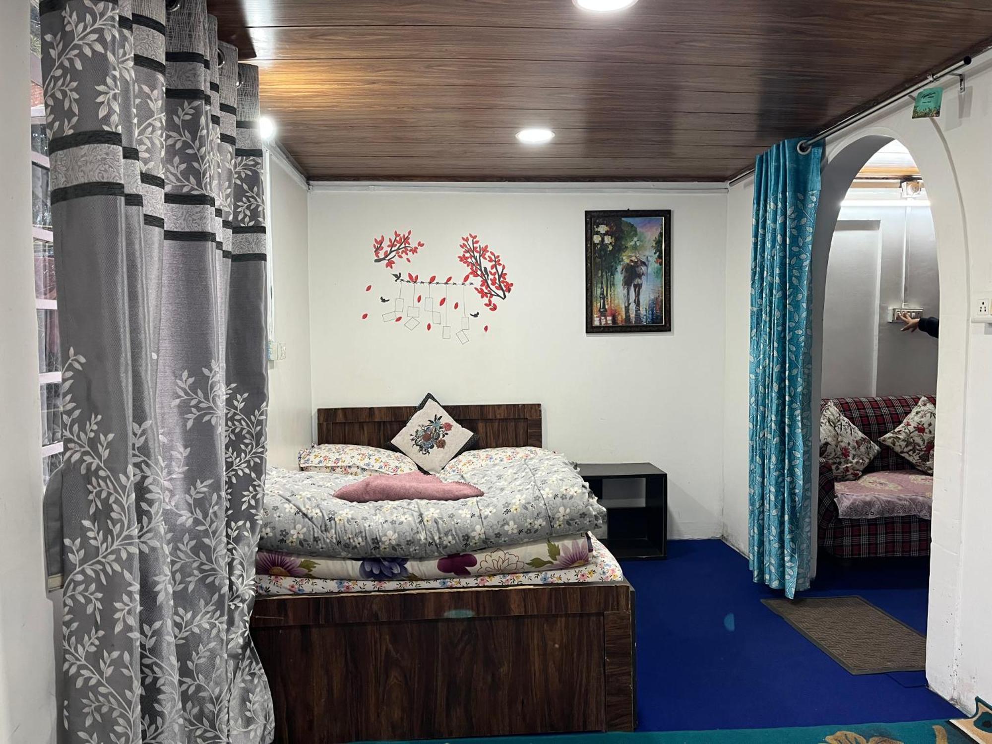 Pradhan Homestay Mirik - Homestay Beside Mirik Lake Eksteriør billede